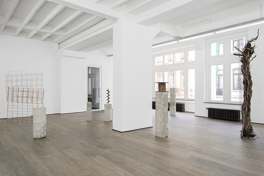 Charles Harlan – Menhirs, Exhibition view